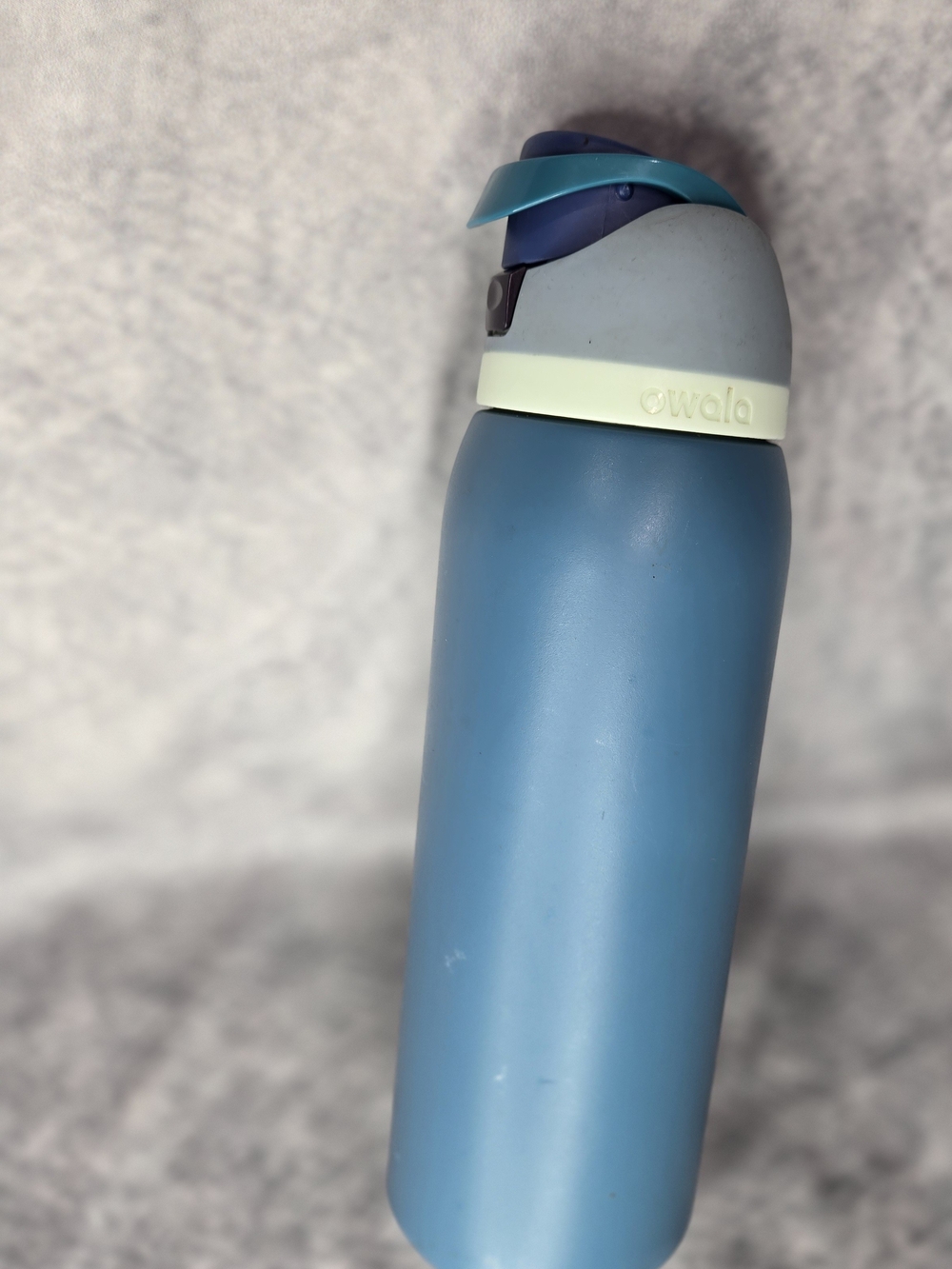 Owala FreeSip Stainless Steel Water Bottle in the Denim colorway